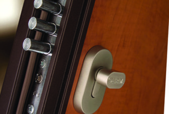 История появления металлических бронированных дверей