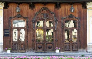 metal-wood-exterior-doors-vintage-style-antique-11