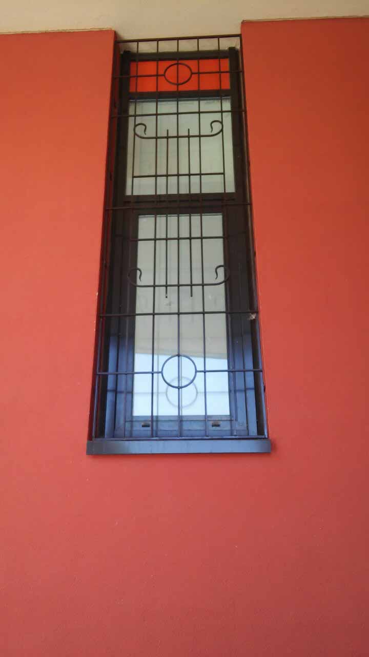 Новая работа – решетки на окна для высоких и узких окон