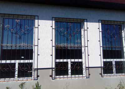 Решетка на высокое окно