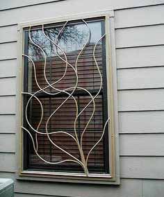Дизайнерская решетка на окно – ветка дерева
