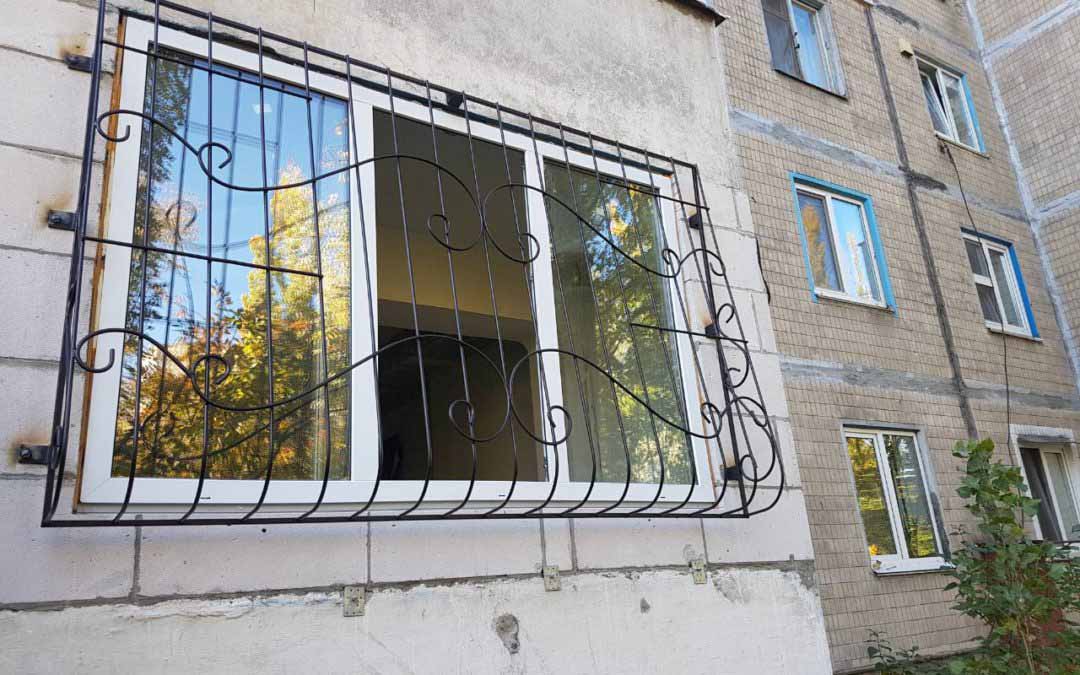 Луковичная решетка на окно по улице Милютенко от 17.10.19