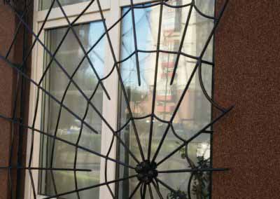 Решетка на окно в форме паутинки (артикул 21119)