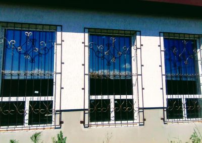 Металлические охранные решетки на окна заказать в Киеве от 14.06.17 (артикул 140617)