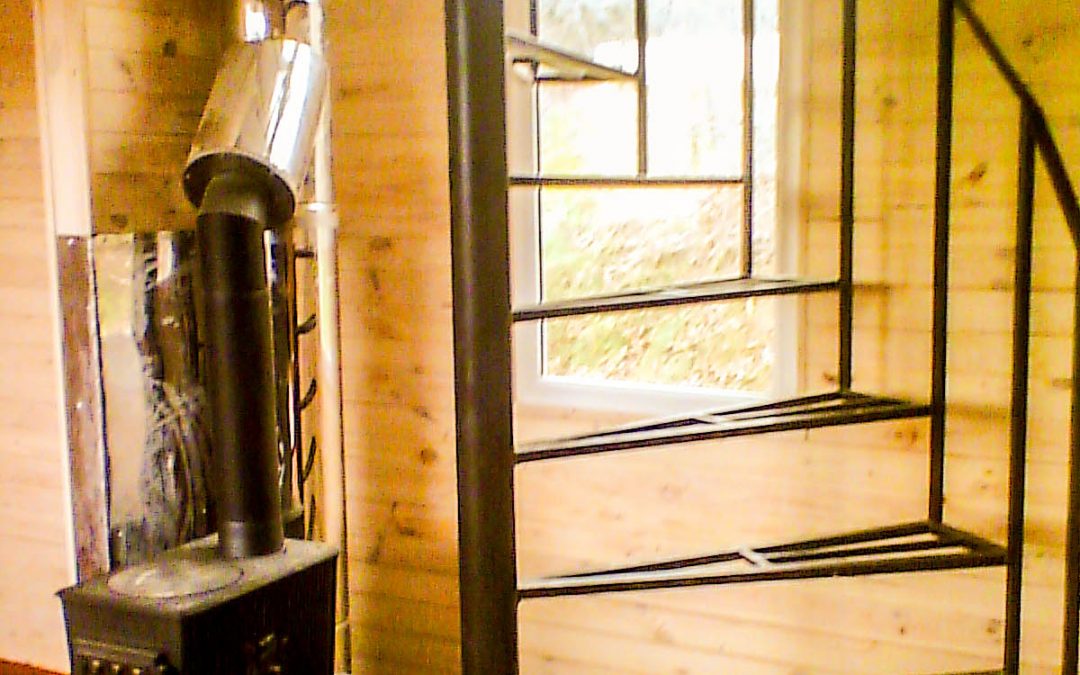 Изготовление металлической винтовой лестницы внутри дома от 01.04.21 (артикул 010421)