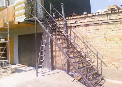 Изготовление металлической лестницы для дома от 03.04.21 (артикул 030421)